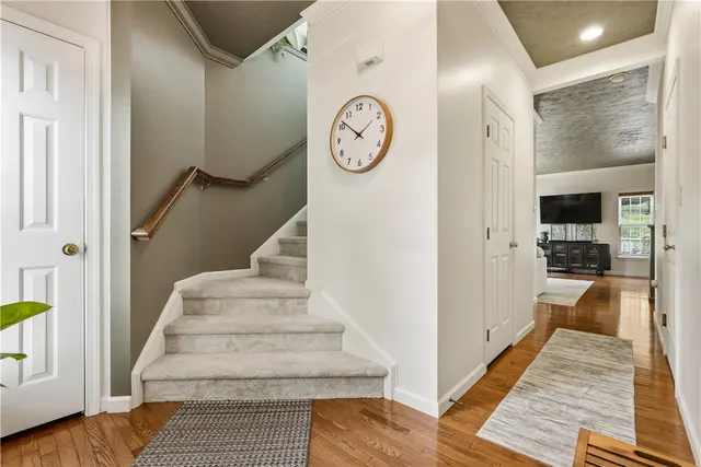 181 Southern Valley Ct gallery image 30