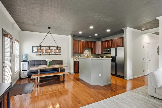 181 Southern Valley Ct gallery image 31