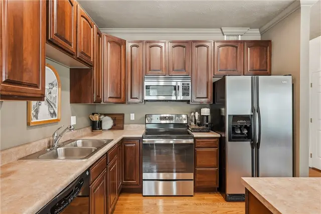 181 Southern Valley Ct gallery image 33