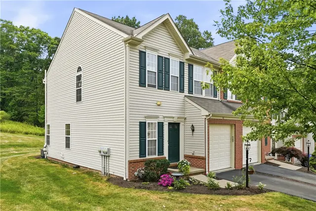 181 Southern Valley Ct gallery image 34