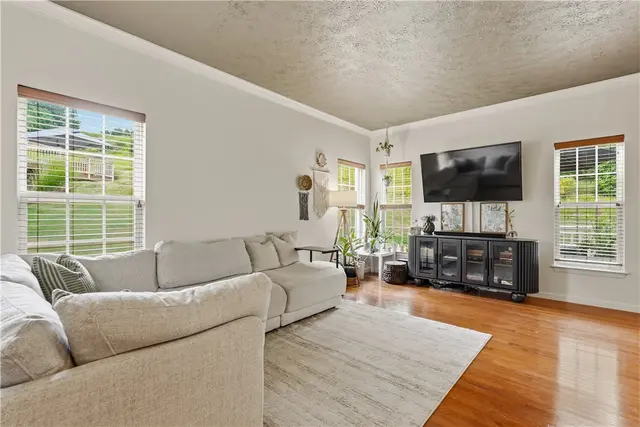 181 Southern Valley Ct gallery image 37