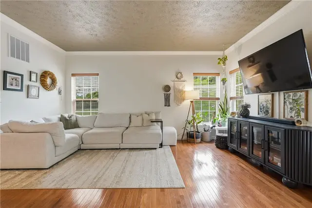181 Southern Valley Ct gallery image 38