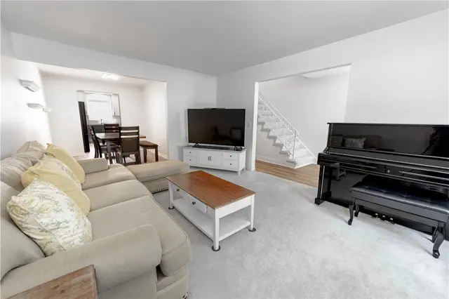 1818 Foxcroft Ln 803 gallery image 3
