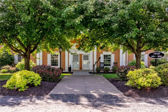 1818 Foxcroft Ln 803 gallery image 9