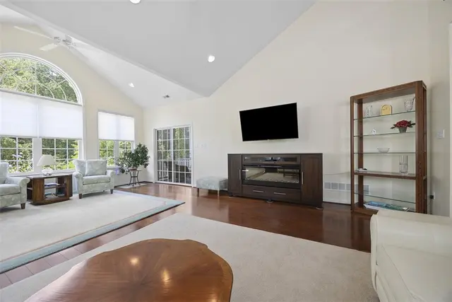 182 Independence Way gallery image 9