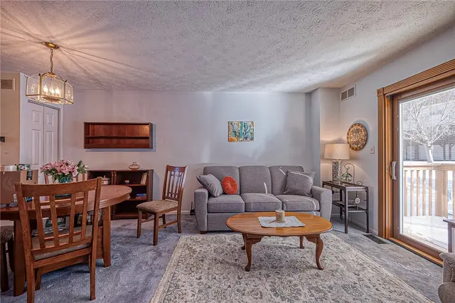 182 Woodhaven Dr gallery image 4