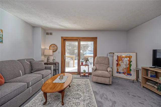 182 Woodhaven Dr gallery image 5
