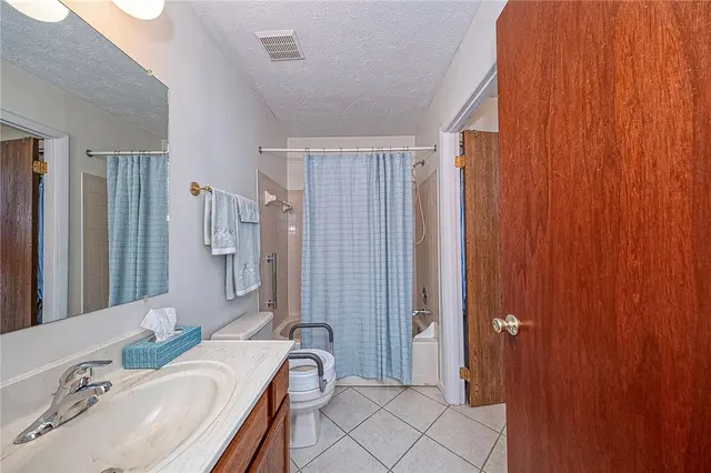 182 Woodhaven Dr gallery image 18