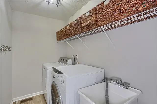 1821 Pioneer Drive gallery image 4