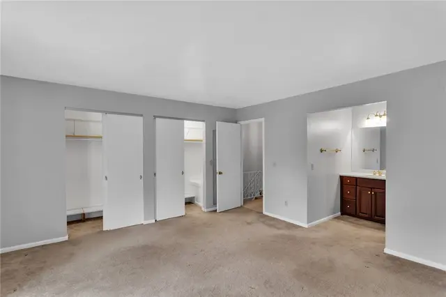 1825 Foxcroft Ln 404 gallery image 3