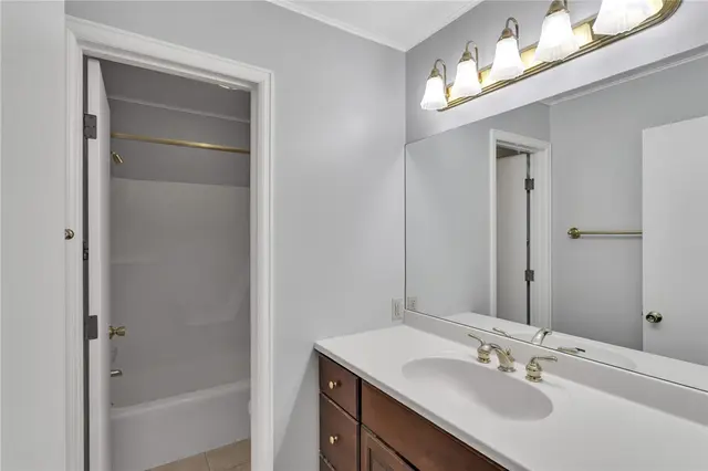 1825 Foxcroft Ln 404 gallery image 12
