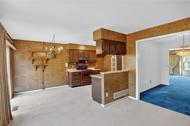 1825 Foxcroft Ln 405 gallery image 5