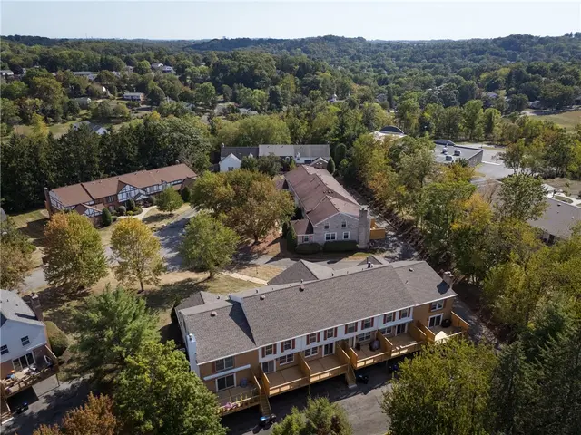 1825 Foxcroft Ln 405 gallery image 17