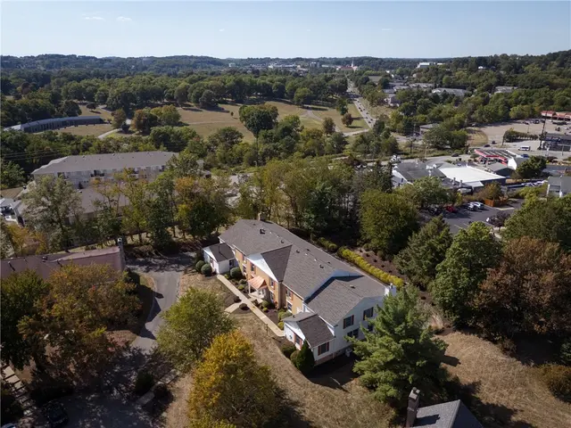 1825 Foxcroft Ln 405 gallery image 33