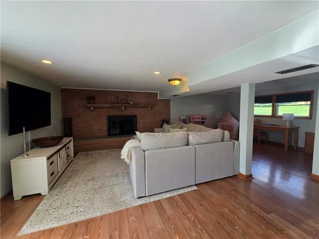 1830 Duncan Ave gallery image 12