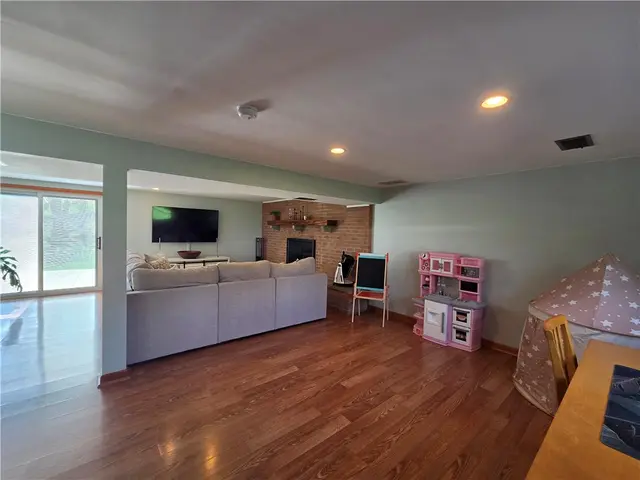 1830 Duncan Ave gallery image 15
