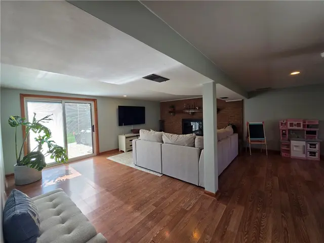 1830 Duncan Ave gallery image 16