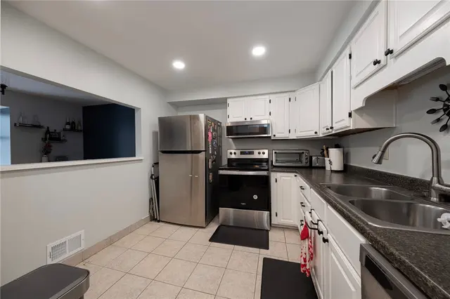 184 Birch Ct gallery image 17