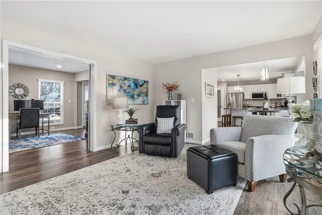 186 Bayberry Ln gallery image 2