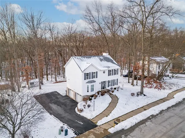 186 Bayberry Ln gallery image 3