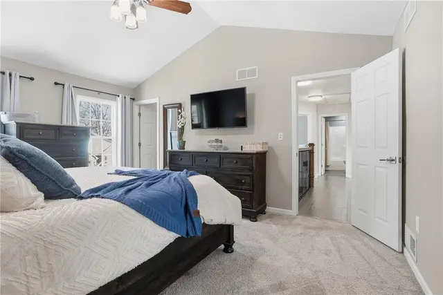 186 Bayberry Ln gallery image 4