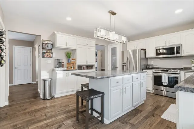 186 Bayberry Ln gallery image 5