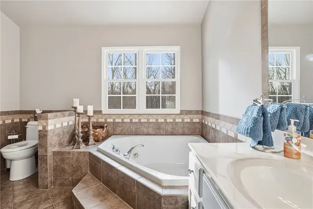 186 Bayberry Ln gallery image 6