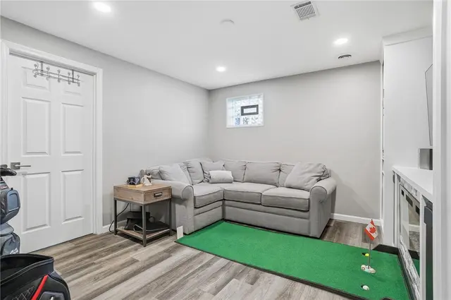 186 Bayberry Ln gallery image 9