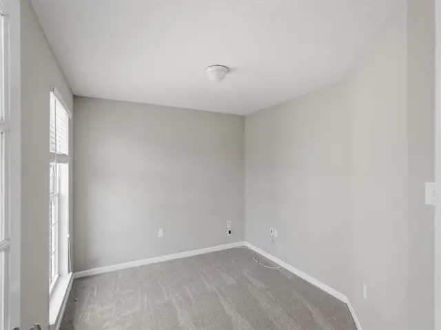1885 Pioneer Dr gallery image 4