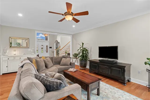 189 Wedgewood Dr gallery image 3