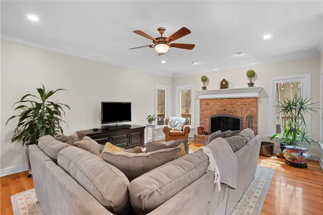 189 Wedgewood Dr gallery image 10