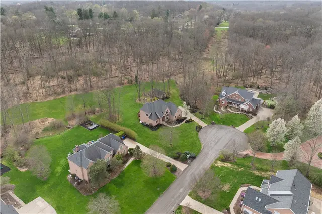 189 Wedgewood Dr gallery image 33