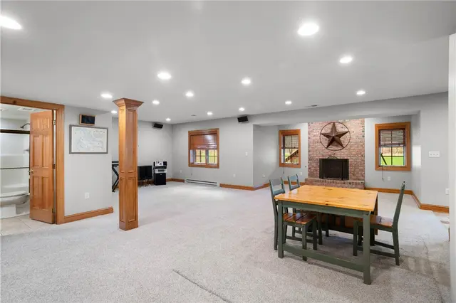 189 Wedgewood Dr gallery image 35