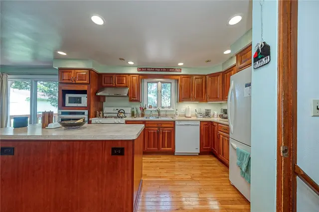 190 Kildee Dr gallery image 4