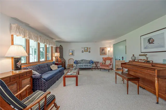 190 Kildee Dr gallery image 17