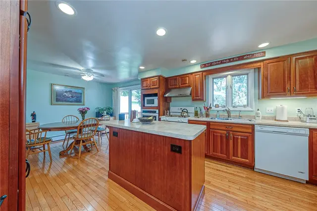 190 Kildee Dr gallery image 32