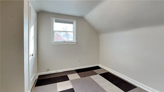 191 Manor Rd. gallery image 38