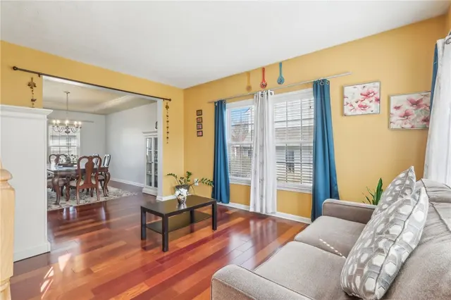 1913 Colonial Dr gallery image 2