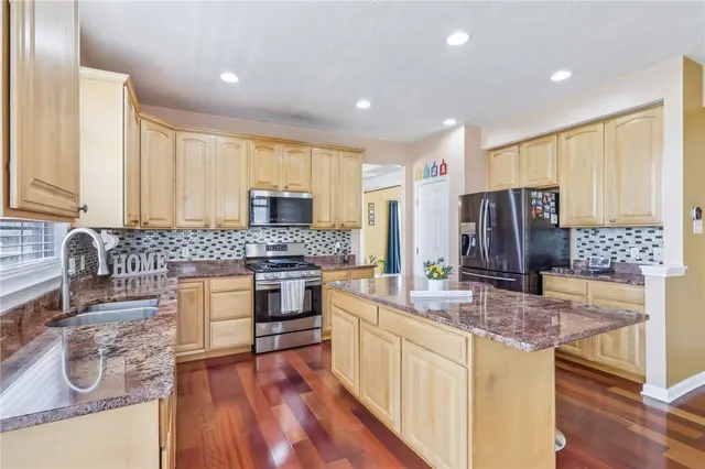 1913 Colonial Dr gallery image 12