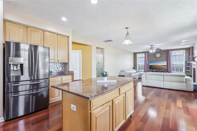 1913 Colonial Dr gallery image 16