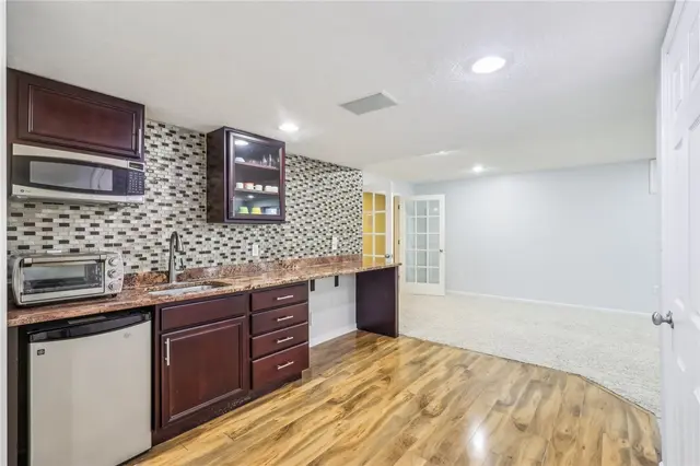 1913 Colonial Dr gallery image 20