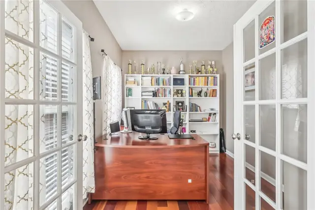 1913 Colonial Dr gallery image 28