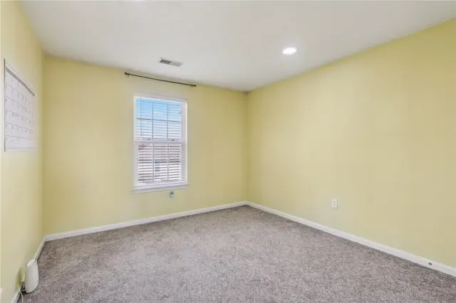 1913 Colonial Dr gallery image 29