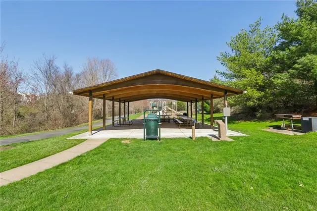 1913 Colonial Dr gallery image 30