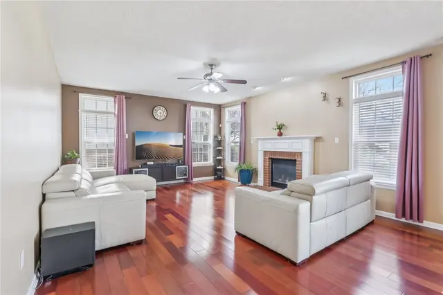 1913 Colonial Dr gallery image 34