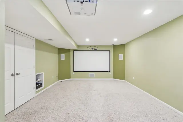 1913 Colonial Dr gallery image 35