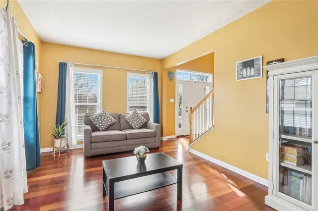 1913 Colonial Dr gallery image 41