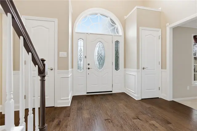 1915 Oakhurst Drive gallery image 4