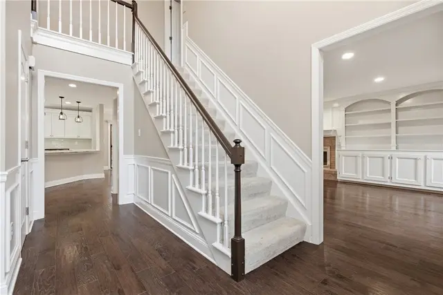 1915 Oakhurst Drive gallery image 5