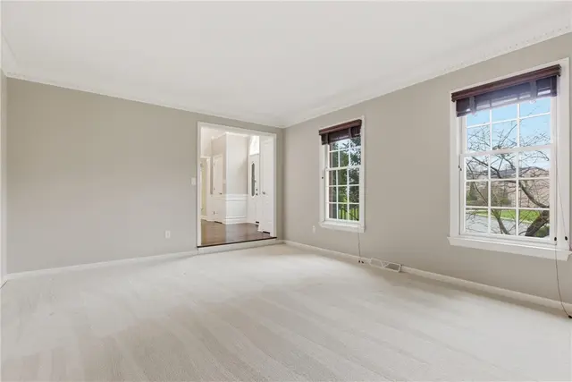 1915 Oakhurst Drive gallery image 7